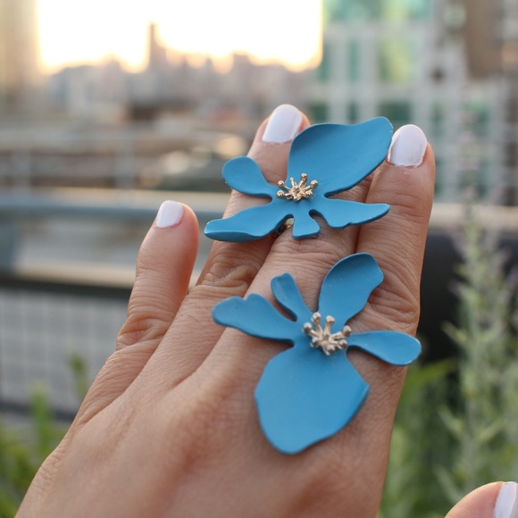 New Blue Alloy Acetate Lily flower spring earrings - Picture 3 of 10